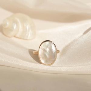 14k Gold Filled Mother of Pearl Ring,  Oval Shell Statement Ring, Natural Boho Mother of pearl Ring, Beach Jewelry, Minimalist Ocean Ring