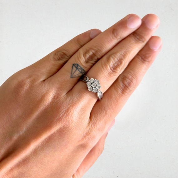 Sterling silver daisy flower cluster ring, seven starburst settings, size 7.25