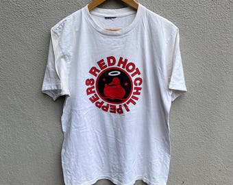 Vintage Red Hot Chili Peppers band tee / rock band / californication / vintage band