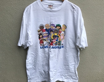 Camiseta vintage de los 90 con el mensaje LOVE IS AGELESS, arte gráfico, foto y extragrande.