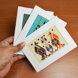 Tarjetas de nota hechas a mano con tekstyliów z Gwatemali Nota estacionaria en blanco en el interior