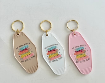 Book Lover Motel Keychain: 'So Many Books, So Little Time'