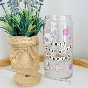 20oz Book Lover Glass Cup| Just One More Chapter |Floral Book Iced Coffee Cup| Book Club Gift| Bookish Gift For Her| Friendship Bracelet Cup