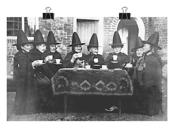 Castle Rising Sisters „Welsh Witches' Tea Party“ Mattes Poster Fine Art Print Witchcraft Forest Witch Feminine Squad Foto 11x17 18x24 24x36