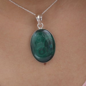 Colgante de malaquita ~ Collar de plata de ley 925 ~ Colgante de piedra preciosa ovalada ~ Collar bohemio ~ Joyería de plata con malaquita ~ Regalo de aniversario para esposa