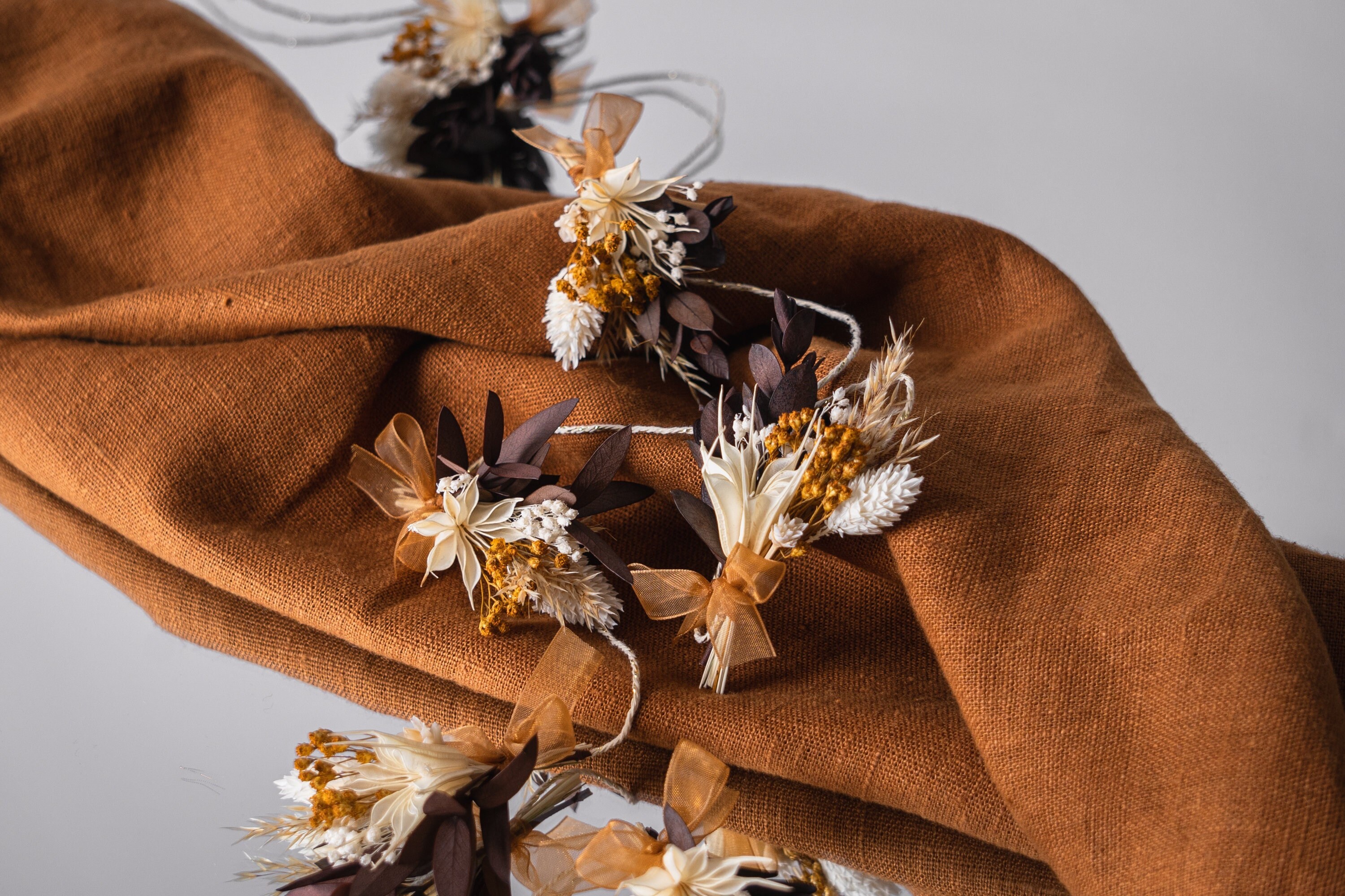 Guirlande de Mini Bouquets Fleurs Séchées - Décoration Florale Atelier Emka