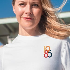 Minimalist 1985 Tee shirt Unisex Idea Birthday Gift for 40 years perfect for Dad or Mom Forties Colors Retro Vintage Spirit