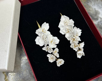 Braut Seidenblumen Ohrringe, Boho Ohrringe schwarz, weiß und anders, Braut Hochzeit Ohrringe, Ohrring vitral, lange weiße Blumen Ohrringe,