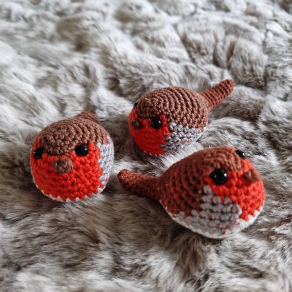 Crochet robin. Memory Bird. Christmas robin.