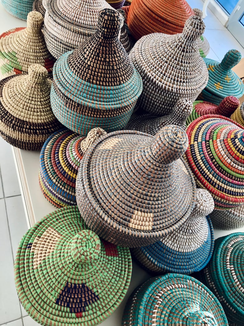 White Handmade Seagrass Basket with Lid image 10