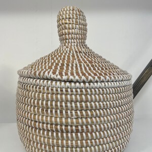 White Handmade Seagrass Basket with Lid K127