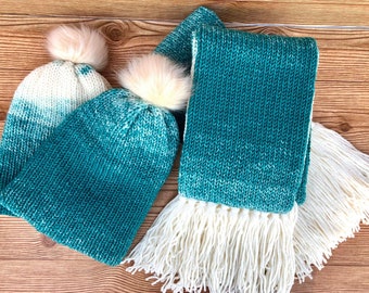 Juego de gorro y bufanda de punto de crema y cerceta
