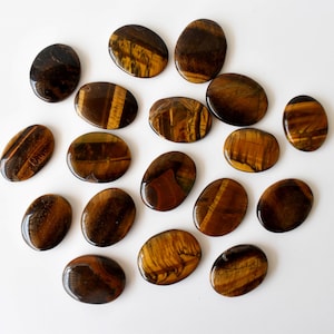 Una (1) piedra de bolsillo de ojo de tigre para la curación con cristales - Piedra preciosa de bolsillo - Piedra de pulgar