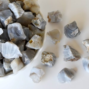 Grey Agate Rough Natural Stone, 1 inch Raw Natural Jasper for Home and Living, Spirituality & Religion