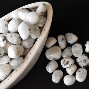 Regenboog Maansteen Trommelstenen, Helende Kristallen Trommelstenen in verpakkingsgroottes van 1,2,5, 100 gram en 200 gram