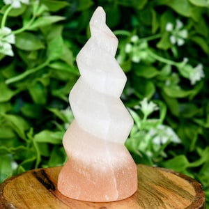 Orange Selenit Spiral Türme, natürliche 10 cm farbige Kristall Swirl Punkte, heilende Einhorn Horn Edelsteine, handgemachte Feng Shui Home Decor