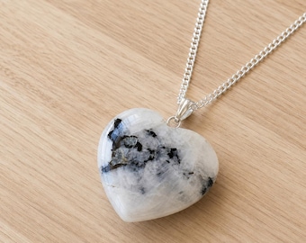 Colgante de corazón de cristal de piedra lunar arcoíris natural, collares auténticos con forma de corazón, dijes de piedras preciosas pulidas.