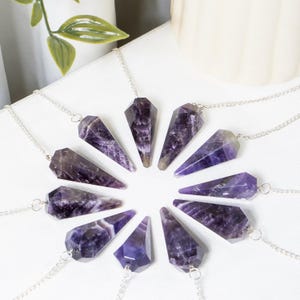 Pendule conique en améthyste à facettes, pendule en cristal de guérison, pendule hexagonal en améthyste en cristal avec porcelaine, pendules de collier cône en améthyste