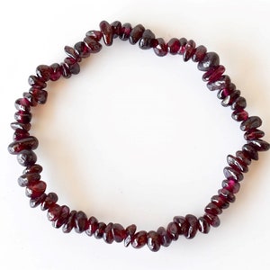 Natural Garnet Chip Bracelets,  Loose Crystal Gemstone Chip Bracelets ~ Healing Chakra Chip Bracelet