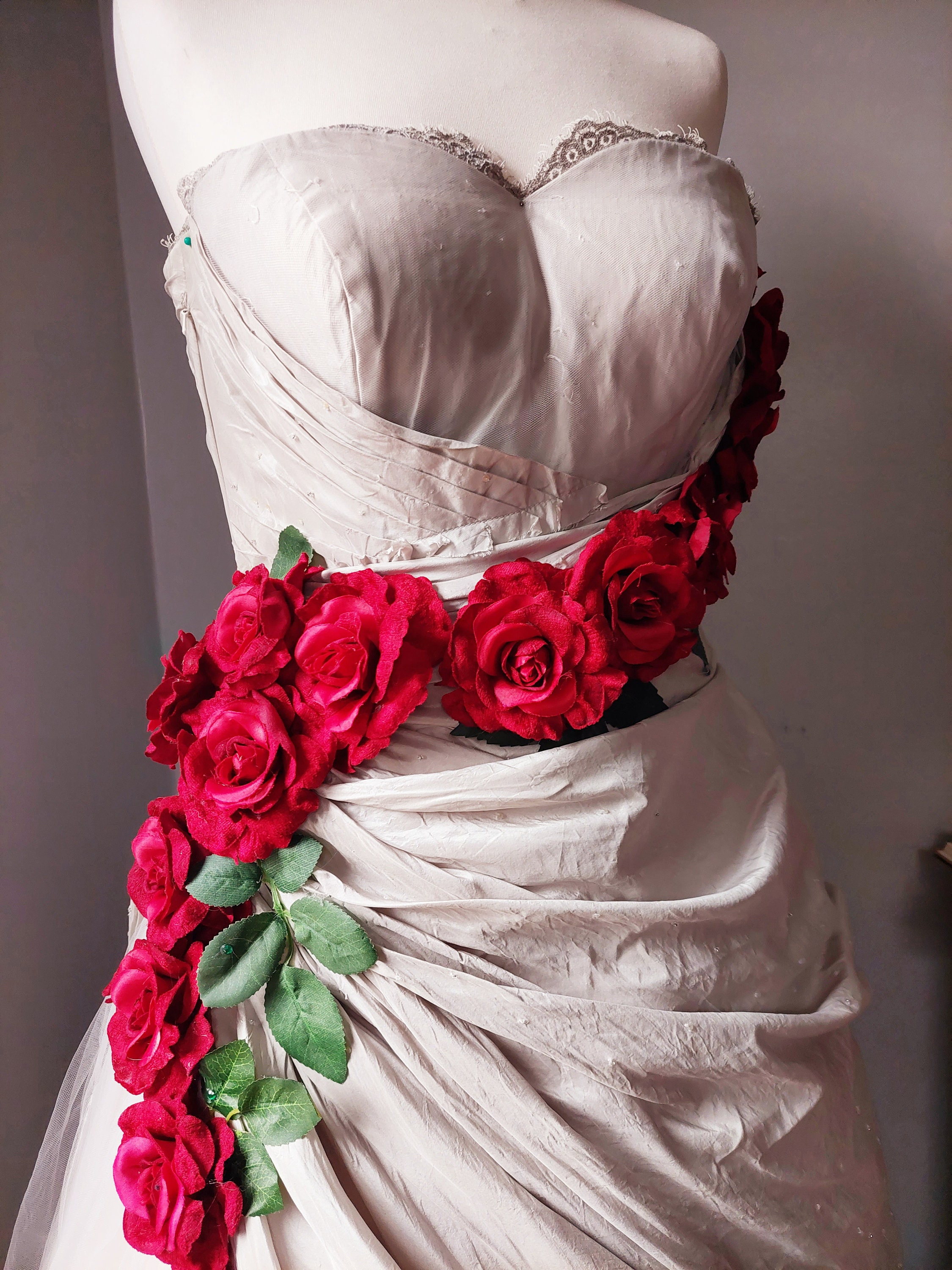 Red rose wedding dress 60 photos - Astyledwedding.com Red rose wedding dress 60 photos - Astyledwedding.com