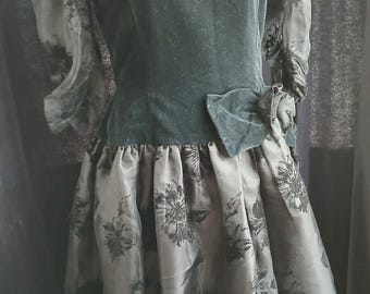 Robe de soirée de Noël gothique steampunk en velours de coton et mousseline de soie vintage des années 1980.