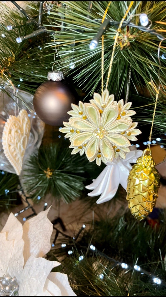 Kanzashi Set of 3 Handmade SNOWFLAKE Christmas Tree Ornaments/Decorations 