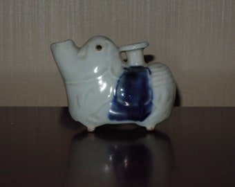 A Chinese Qing-dynasty Elephant-shaped Porcelain Water Container