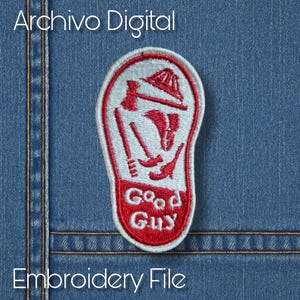 Puede incluir: Parche bordado con un diseño rojo y blanco sobre un fondo de mezclilla azul. El parche presenta una figura estilizada con herramientas y las palabras "Good Guy". También se ven los textos "Archivo Digital" y "Embroidery File".
