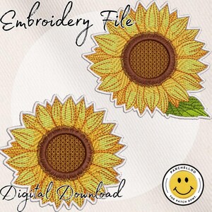 Puede incluir: Dos diseños de bordado de girasol con pétalos amarillos y centros marrones. El girasol superior incluye una hoja verde. El texto Embroidery File y Digital Download aparece en letra cursiva negra. Un logotipo circular con una cara sonriente amarilla dice Parchelloo.