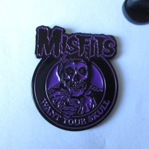 GOTH & PUNK metal badges (new stock!)