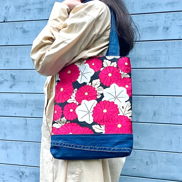 Remake Silk Tote Bag,  Kimono Silk Obi Bag, Japanese Antique Obi,  Special Gift, Gift For Her, Small Shoulder Tote Bag, Red Floral Pattern