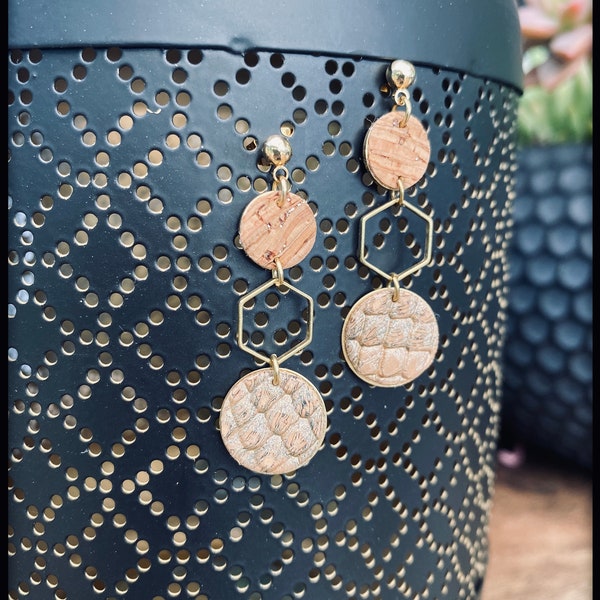 Nairobi beige dangling earrings