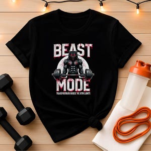Camiseta de ginástica - Beast Mode se transformando sob as luzes da academia | Roupas de ginástica para homens e mulheres | Roupa de ginástica perfeita e ideia de presente