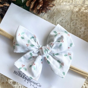 Holly Berry Baby Bow, Christmas Baby Bows, Christmas Baby Headband, Baby Headbands, Nylon Headband, Baby Bows. Neutral Christmas Baby Bows