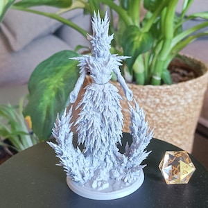 Auril die Frostmaid | 3D-gedruckte Figur für Malerei, Rollenspiele, DnD, Pathfinder | Icewind Dale Raureif der Frostmaid | 50mm