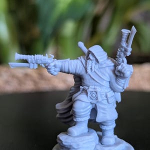 Dwarf Gunslinger | 3d Printed Miniature for Painting, Tabletop Game, DnD, Pathfinder | 25mm | Clynche