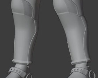 Puede incluir: Primer plano de un par de botas de cuero gris con hebillas y correas. Las botas tienen una punta puntiaguda y un tacón bajo.