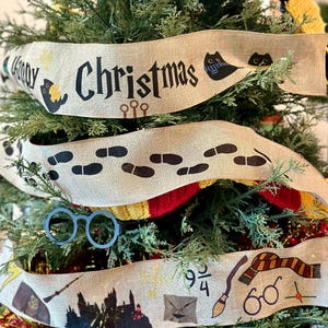 Jumbo 4&quot; Wizard -Inspired Sublimated Christmas Tree Garland – &quot;Happy Christmas&quot; Wizard Decor for Large Trees, Magical Holiday Decoration