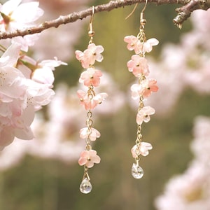 桜のイヤリング、さくらのイヤリング、日本のイヤリング、春のイヤリング、ピンクの花のイヤリング、花のイヤリング、ウェディングイヤリング