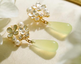 Hydrangea Floral Dangle Earrings, Agate Drop, 18k Gold Plated，wedding earrings floral bridal earrings  wedding earrings mothers day gift