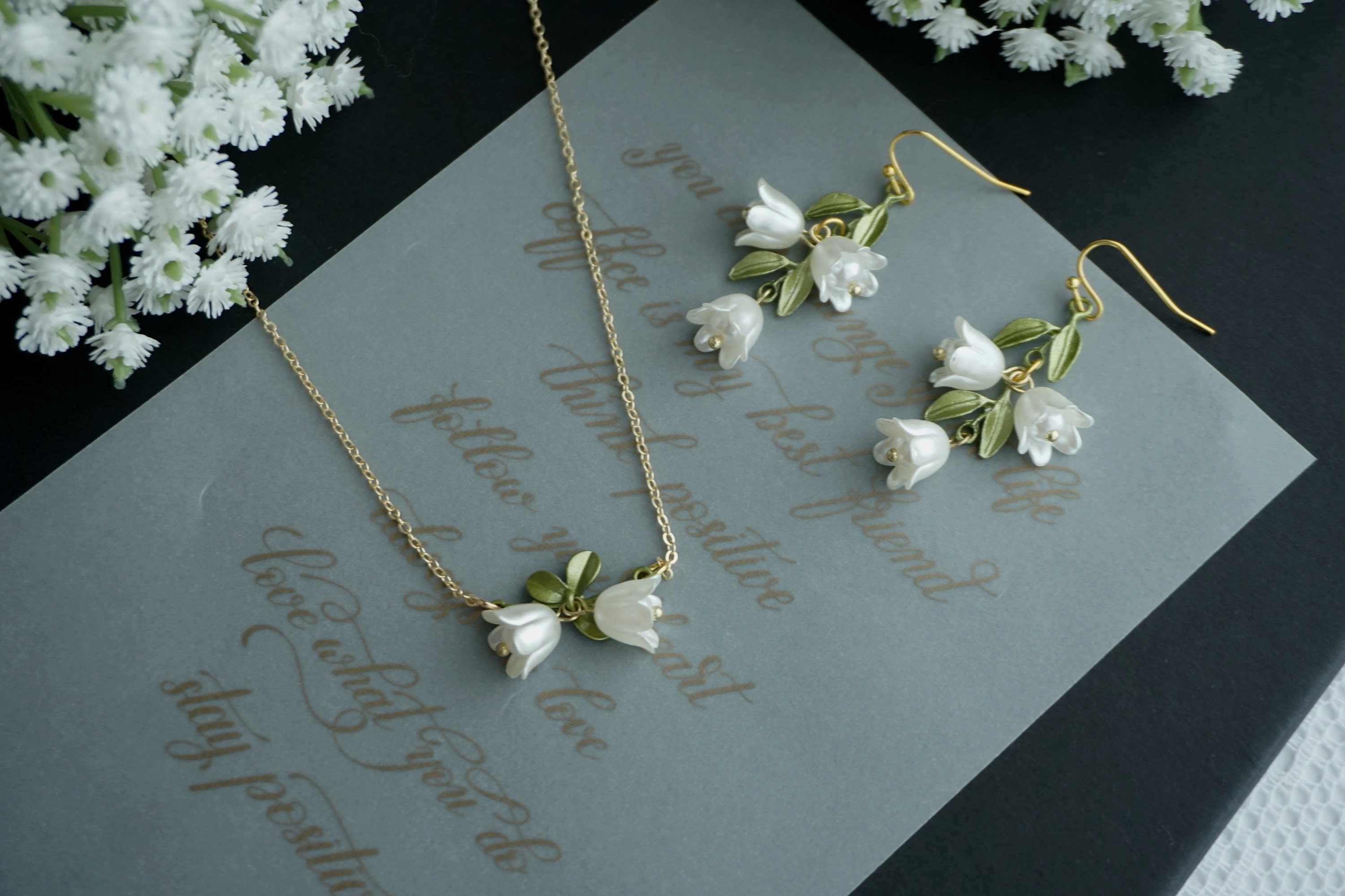 Hermosos aretes de flores de lirio blanco de los valles Aretes de boda  Aretes de novia Aretes de hadas Aretes únicos Regalo para ella - Etsy México, image size:3000x2000