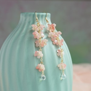 桜のイヤリング、花のイヤリング、桜のイヤリング、日本のイヤリング、春のイヤリング、ピンクの花のイヤリング、花のイヤリング