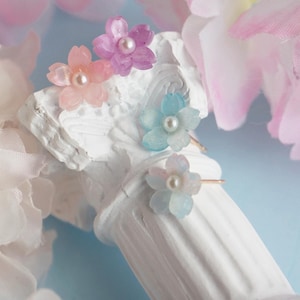 桜のイヤリング、花のイヤリング、スタッド桜のイヤリング、日本のイヤリング、春のイヤリング、ピンクの花のイヤリング、花のイヤリング