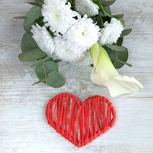 Rotes Herz als Tischdekoration zur Hochzeit, handgefertigt aus natürlich gehärteter Wolle, auch als Gastgeschenk