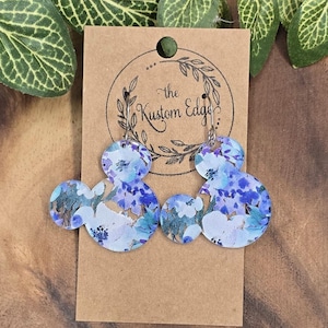 青い春の花をモチーフにしたネズミのイヤリング：軽量レーザーカットアクリル製ドロップピアス