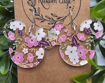 Kersenbloesem muisoorbellen: roze en witte acryl hangoorbellen, lichtgewicht, hypoallergeen
