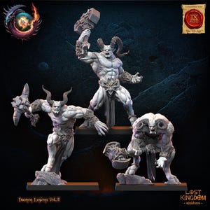 Peut inclure: Trois figurines miniatures blanches de démons cornus dans des poses dynamiques, chacune maniant une arme. Les figurines sont sur des socles individuels, avec le texte "Daemon Legions Vol. II" en bas. Le logo Lost Kingdom miniatures est également visible.