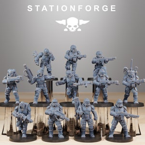 May include: A set of 10 grey plastic miniature figures of soldiers, each holding a weapon. The figures are standing on round bases and are arranged in a row. The figures are all wearing helmets and armour. The figures are all in a fighting stance.