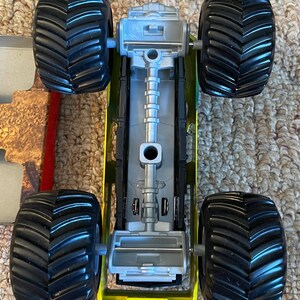 Monster Jam Shattered diecast metal truck - 1:24 scale Mattel image 8