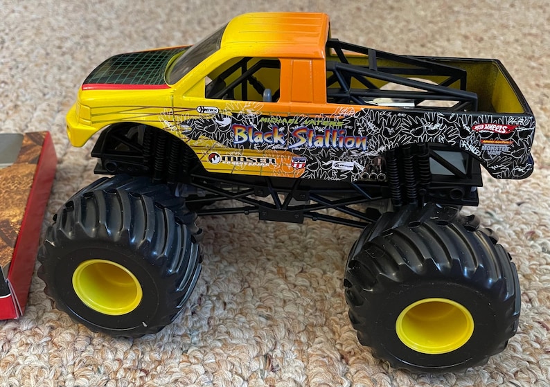 Monster Jam Black Stallion diescast metal truck - 1:24 scale Mattel image 4